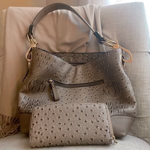 Handbag and wallet set.